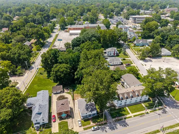 2713 College AVE, Alton, IL 62002