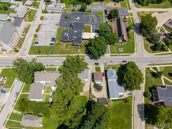 2713 College AVE, Alton, IL 62002