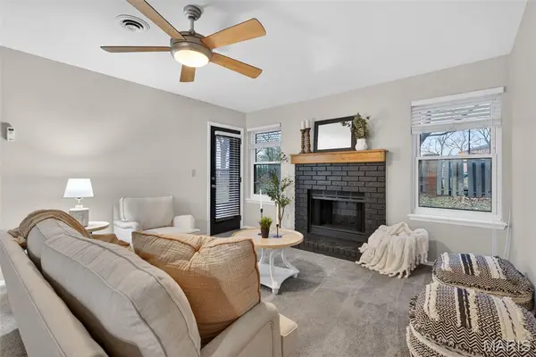 2331 Kratky RD #E, St Louis, MO 63114