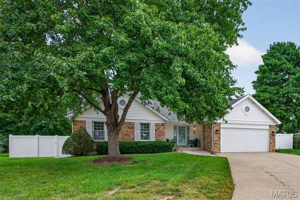 8 Lewis CT, St Peters, MO 63376