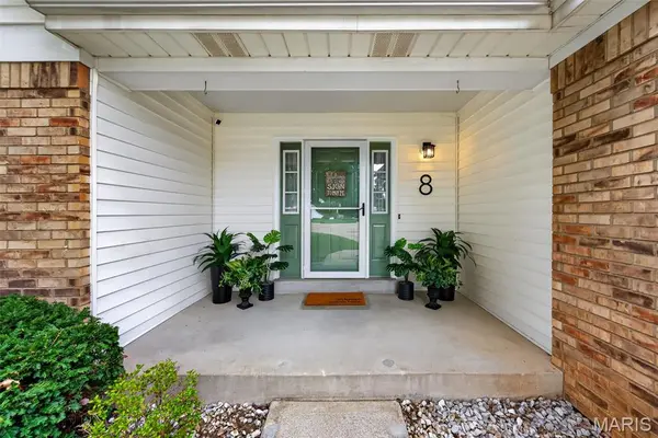 8 Lewis CT, St Peters, MO 63376