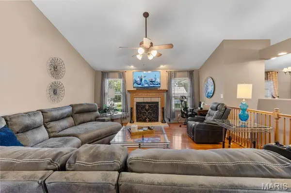 125 Oak Hill DR, Maryville, IL 62062