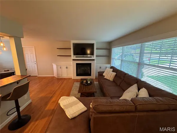 308 Twinview TER, Ballwin, MO 63011