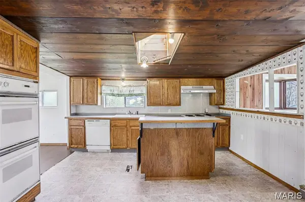 700 Lovett ST, De Soto, MO 63020
