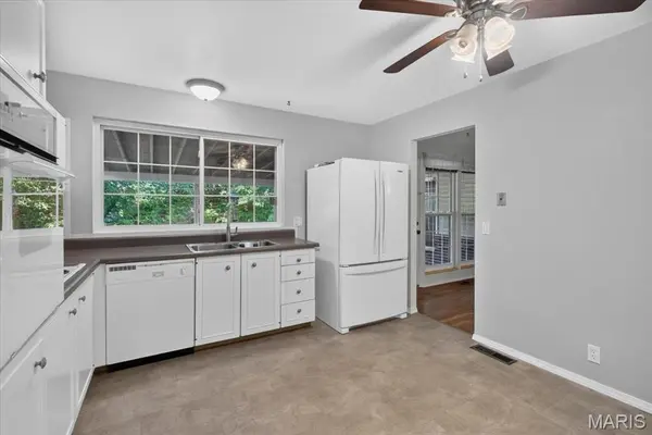 3041 Wintergreen DR, Florissant, MO 63033