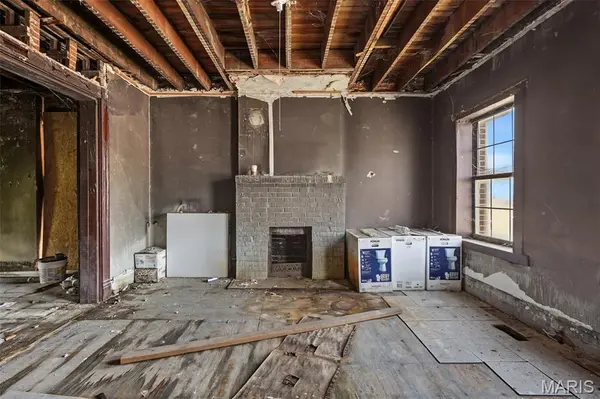 4611 Natural Bridge AVE, St Louis, MO 63115