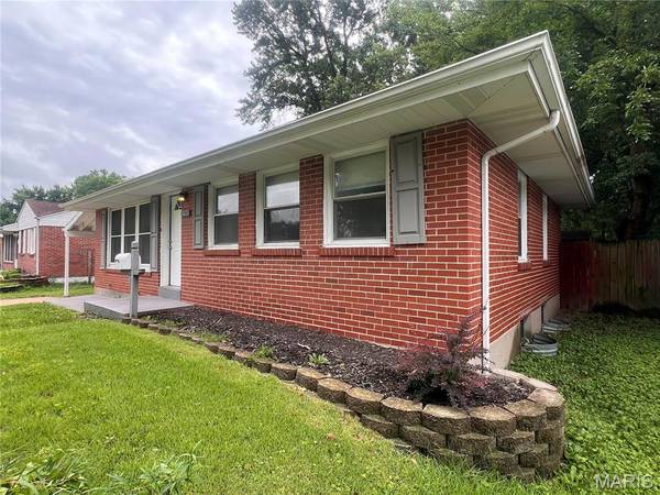 740 Crowder DR, Florissant, MO 63031