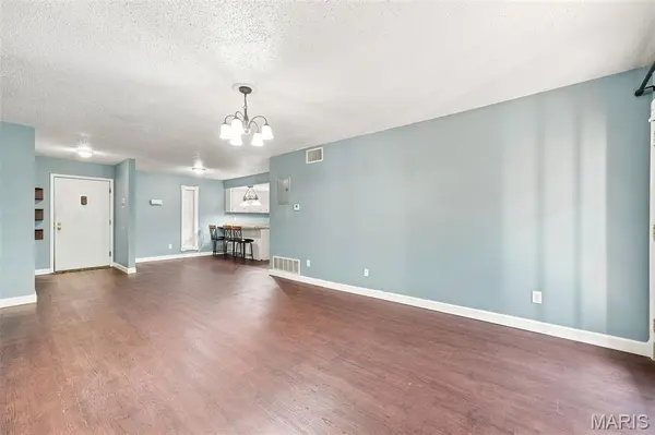 1465 Heritage LNDG #104, St Charles, MO 63303