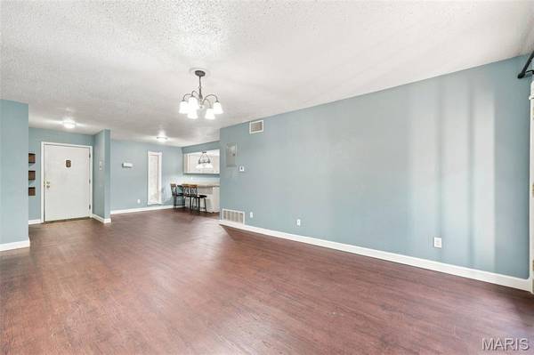 1465 Heritage LNDG #104, St Charles, MO 63303