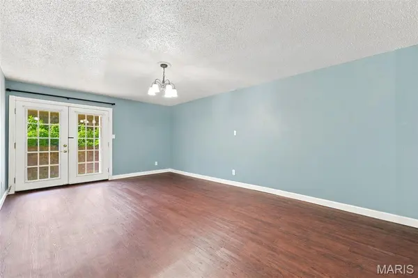 1465 Heritage LNDG #104, St Charles, MO 63303