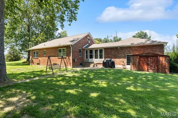 938 E Washington ST, Millstadt, IL 62260