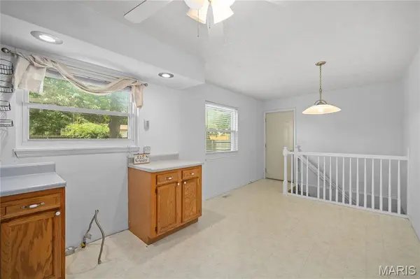 7732 Redbird LN, Godfrey, IL 62035