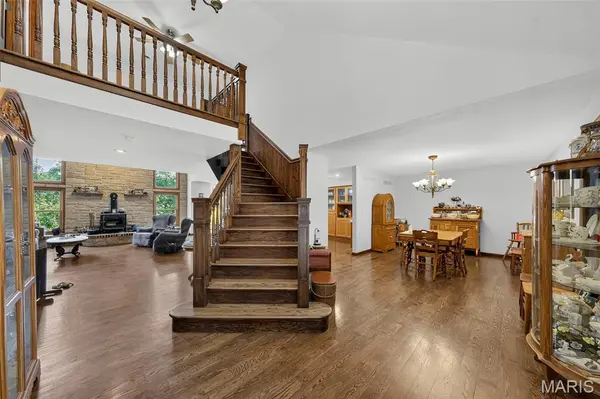1574 Turkeyfoot RD, Bourbon, MO 65441