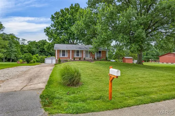 1139 Vicksburg DR, Festus, MO 63028