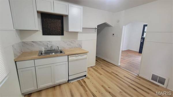 3219 Coles AVE, St Louis, MO 63114