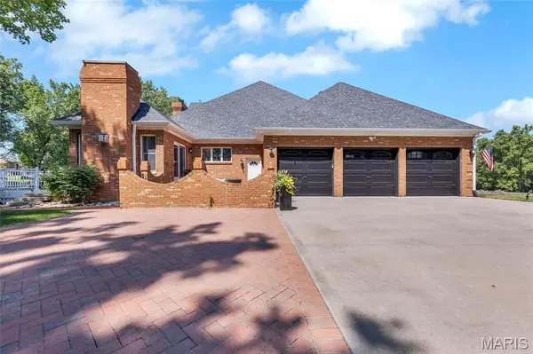 40 Country Club DR, Edwardsville, IL 62025
