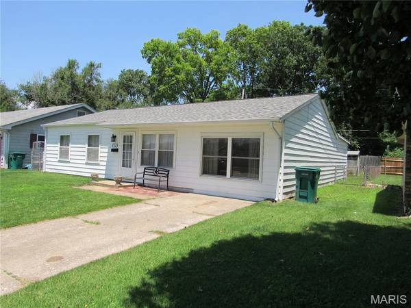 1123 Saint Benedict DR, East St Louis, IL 62206