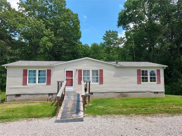 440 Prairie LN, Greenville, IL 62246