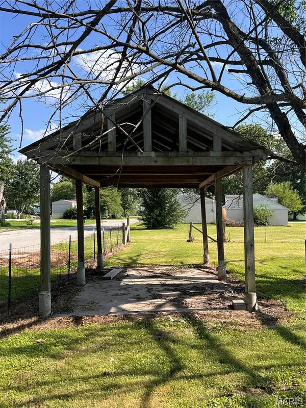 196 E Elm ST, Winfield, MO 63389