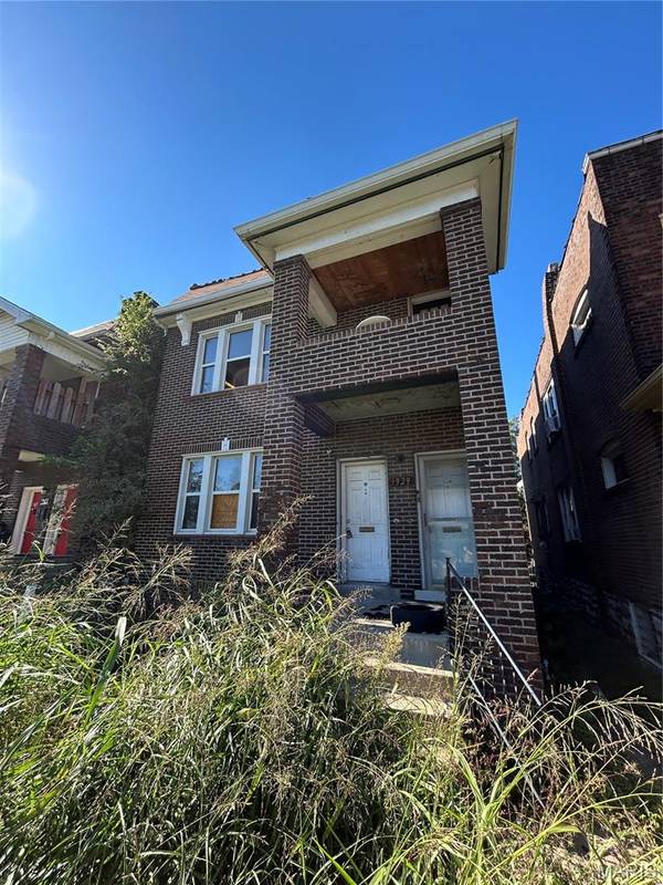 3929 N Taylor AVE, St Louis, MO 63115