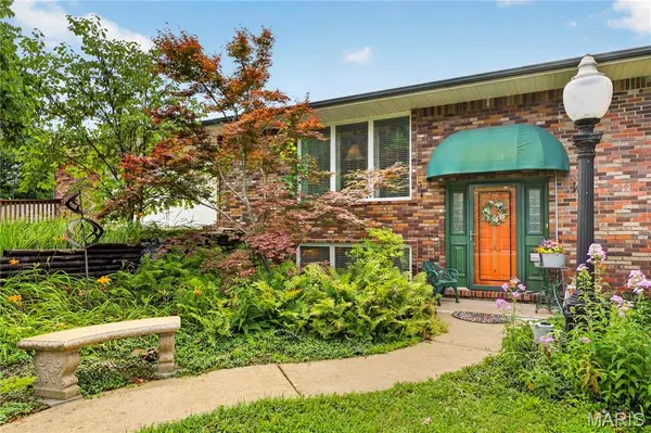 4444 Baumgartner RD, St Louis, MO 63129