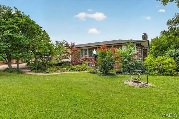 4444 Baumgartner RD, St Louis, MO 63129