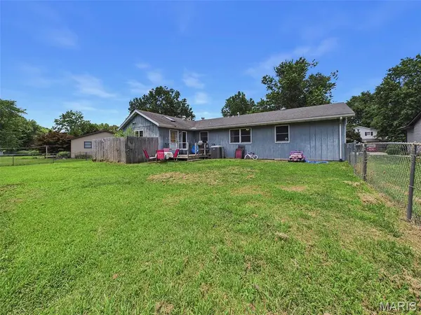 112 Woods Mill DR, Staunton, IL 62088