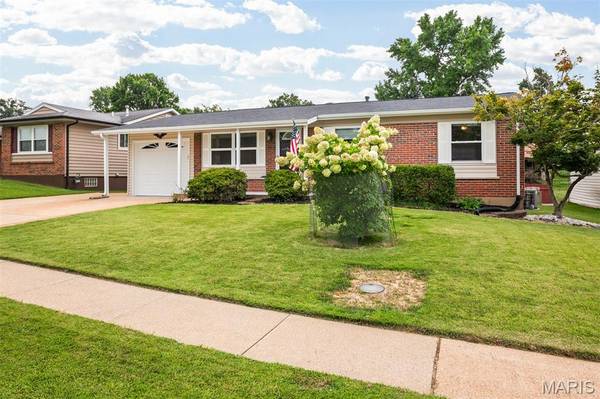11824 Welcome DR, Maryland Heights, MO 63043