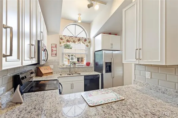 1927 Bennington Common DR, St Louis, MO 63146