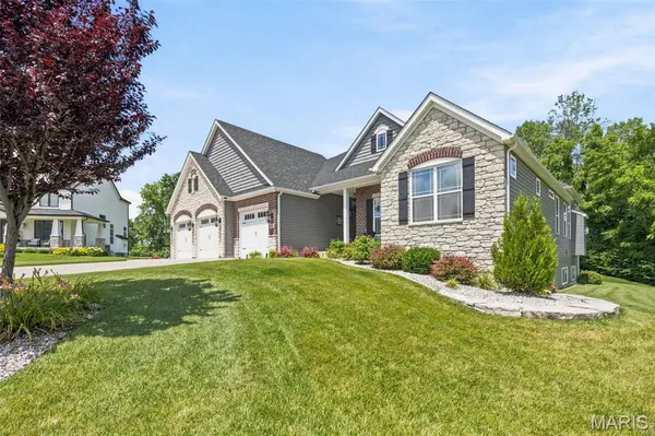 312 Deep Ravine CT, St Charles, MO 63301