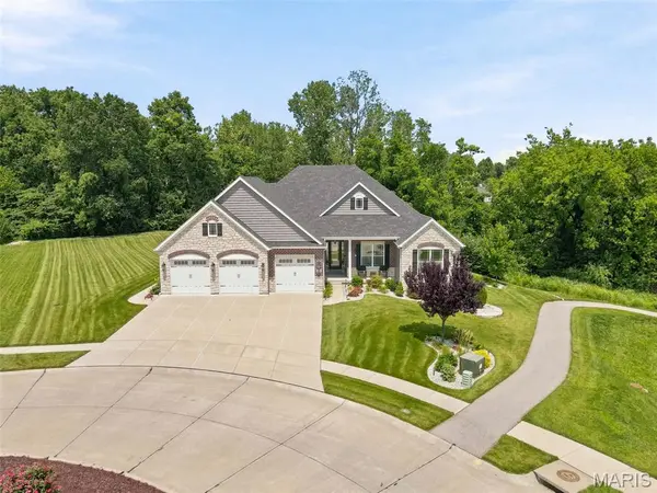312 Deep Ravine CT, St Charles, MO 63301