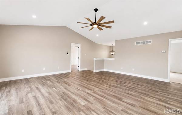 10192 Riehl Farm DR, Potosi, MO 63664