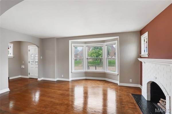 8464 Edna ST, St Louis, MO 63147