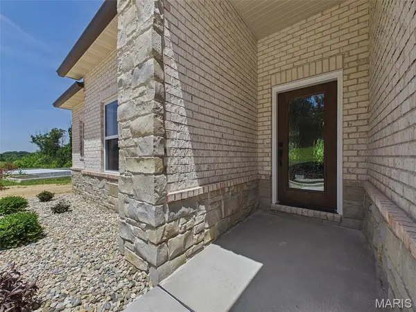 2291 Pelham LN, Maryville, IL 62062