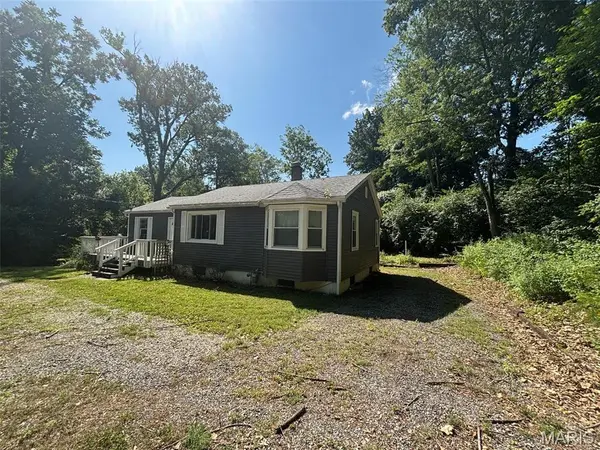 912 S 11th ST, Belleville, IL 62226