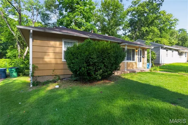 9713 Medford DR, St Louis, MO 63136