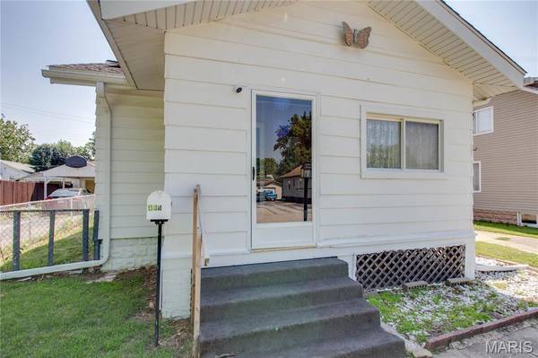 455 N 1st ST, Wood River, IL 62095