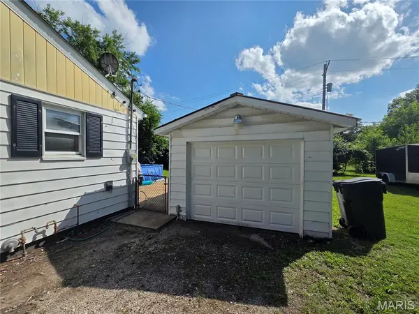 2002 Jerome LN, Cahokia, IL 62206