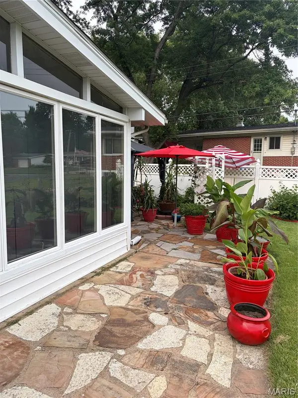1360 Nashua DR, Florissant, MO 63033
