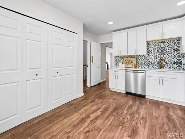 15809 Kersten Ridge Dr, Chesterfield, MO 63017