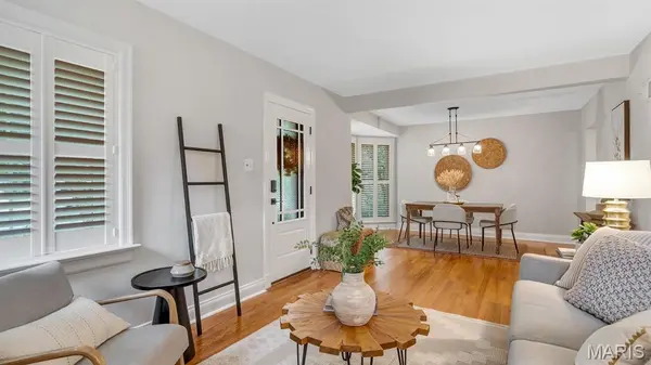 1439 S Elm AVE, Webster Groves, MO 63119
