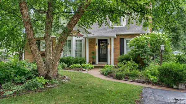 1439 S Elm AVE, Webster Groves, MO 63119