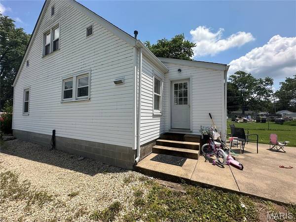 706 E Apple AVE, Owensville, MO 65066