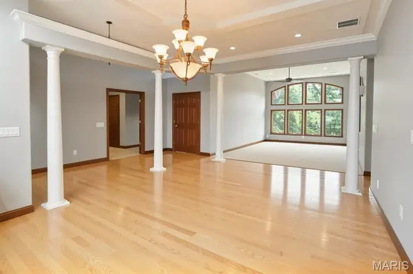 39 Country Club PL, Belleville, IL 62223