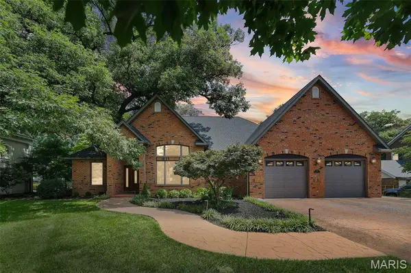 39 Country Club PL, Belleville, IL 62223