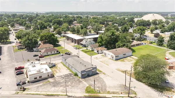 60 W Edwardsville RD, Wood River, IL 62095