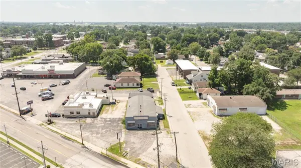 60 W Edwardsville RD, Wood River, IL 62095