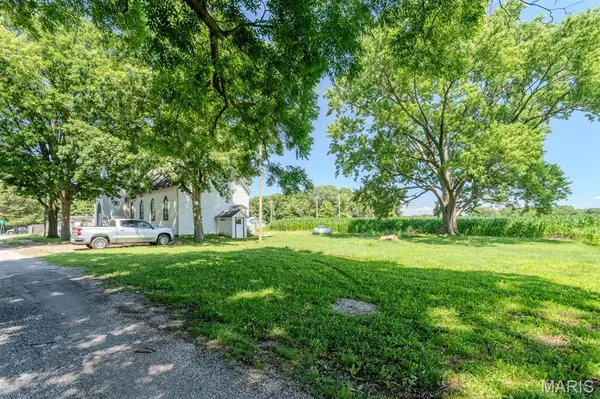 200 Pierron RD, Pocahontas, IL 62275