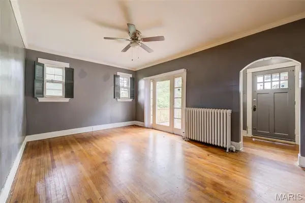 2428 Mary AVE, St Louis, MO 63136