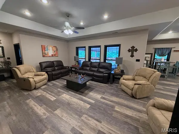 1585 River Valley Rd, Doniphan, MO 63935